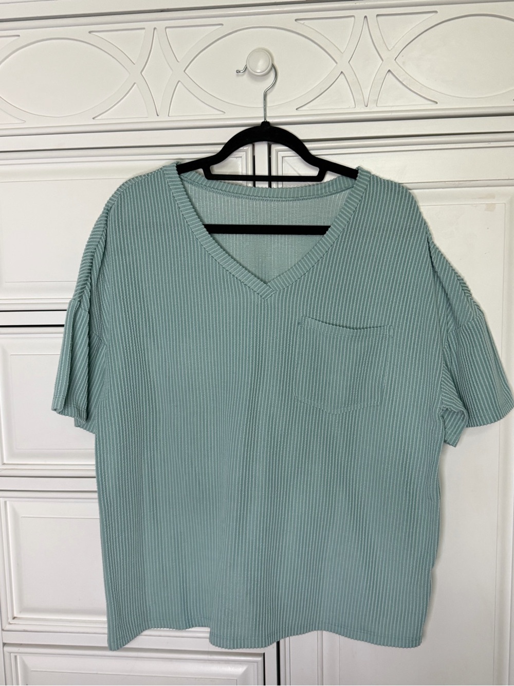 V-Neck Ribbed Pocket Blouse in Soft Mint
